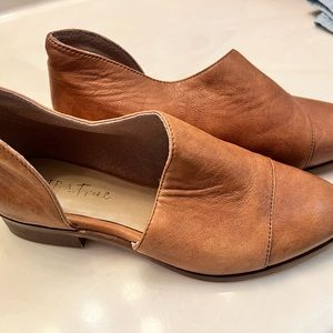 Size 6.5. Brown casual shoe. Super cute! Worn once to a job interview